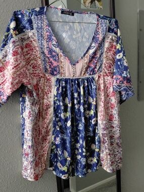 Cozy Floral Patchwork V-Neck Tunic in Navy & Pink